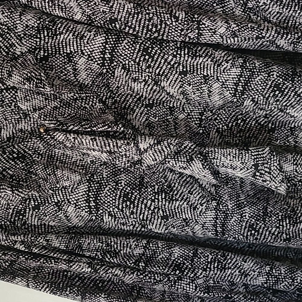 Roz & Ali print blouse. - Picture 3 of 6